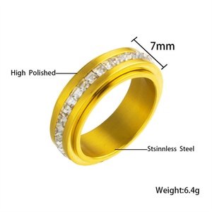 Vente en gros de bijoux minimalistes, anneaux de doigt en acier inoxydable plaqué or fin avec charme en zircon, pour femmes et hommes - Product Image 6