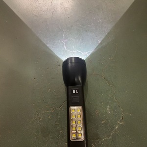 Lampe de poche rechargeable à énergie solaire avec lumière puissante pour le camping, utilisation en extérieur, portable, multifonctionnelle, longue portée - Product Image 4