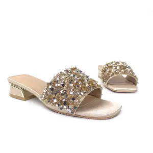 Neue Sommer Großhandel Damenschuhe Europa und Amerika offene Zehen glänzende Diamant Black Flat Damen Hausschuhe Sandalen