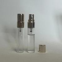 Flacon de parfum en verre cylindrique de petite taille prêt à l'emploi avec pulvérisateur à pompe, tailles 3 ml/5 ml/10 ml, emballage en boîte noire/blanche pour sérum de soin de la peau