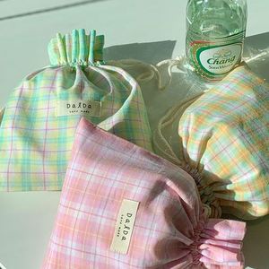 Sac à cordon personnalisé en toile de coton à carreaux colorés, petit sac de rangement recyclé pour les voyages, idéal pour la promotion - Product Image 4