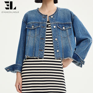 جاكيت جينز نسائي مخصص من مصنع LARSUR، صديق للبيئة، مصنوع من الليوسيل الناعم، بتصميم بومبر، بغسيل متقن، بأزرار، قصير - Product Image 6