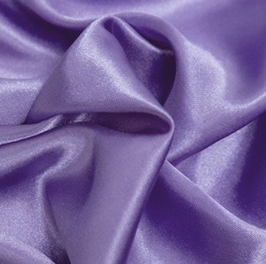 Tissu satiné 100% polyester, tricoté à la chaîne, style flammé, en gros, pour la confection de chemises et le drapage, en liquidation - Product Image 4