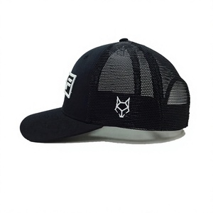 Casquette de camionneur pour adulte, fabriquée au Vietnam, avec 6 patchs brodés personnalisés, dos en maille confortable, style jeune, énergique et décontracté. - Product Image 3