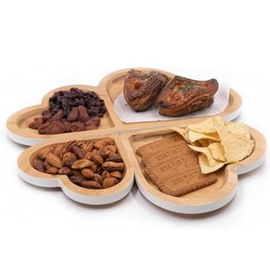 Plateau de service en bois en forme de cœur, bois massif, pour collations et fruits secs, usage hôtelier et café - Product Image 2
