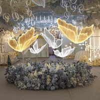 ¡Venta al por mayor! Alas de mariposa brillantes, soporte de luz LED de plomo para carretera, escenario de fondo para diseño de escena de boda, lámparas