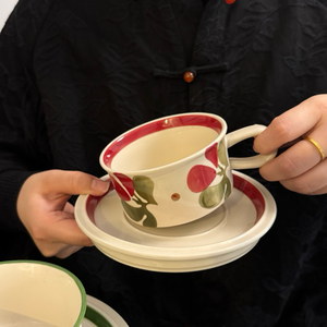 <span class=keywords><strong>Tasse</strong></span> à café et soucoupe vintage en porcelaine émaillée avec plateau blanc au design de fleurs rouges pour servir du thé et du café - Product Image 1