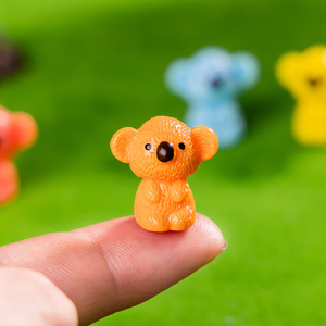 Miniatures en résine colorée Koala, artisanat en résine écologique, ornements de bureau 3D en résine, breloques animales pour sacs, pour la décoration - Product Image 2