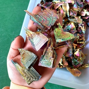 Spécimen de cristal tour de bismuth château de minerai de bismuth de haute qualité pour la décoration de la maison - Product Image 2