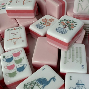 Juego de Mahjong Americano de 4 Capas Pink Spill the Tea, 160 Piezas, Juego de Fichas Completo de Lujo Oh My Mahjong, Regalo Festivo - Product Image 1