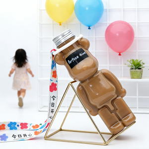 Bouteille PET Gloomy Bear pour boissons froides avec bouchon en aluminium 250ml 350ml 500ml Contenant alimentaire en plastique pour jus avec sangle de transport facile - Product Image 2