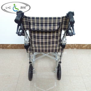 Fauteuil roulant manuel pliable léger L+C pour les voyages et l'utilisation en avion, avec frein en U et siège en tissu à carreaux - Product Image 3