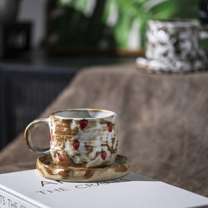 مخصص طباعة نمط الفراولة والكرز على السيراميك اليدوي والأسود خلط نسيج الحجر الأبيض المتفاعل - Product Image 2