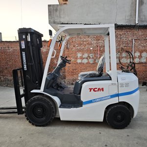 Montacargas Usado de Combustible Dual GLP de 2.5 Toneladas a Bajo Precio, Montacargas Usado TCM de Gasolina y GLP de 2.5 Toneladas - Product Image 3