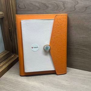 Carnet A5 personnalisé en gros, couverture en cuir PU coloré haut de gamme avec bouton magnétique, idéal pour les voyages, le bureau, les affaires ou comme journal intime. - Product Image 2