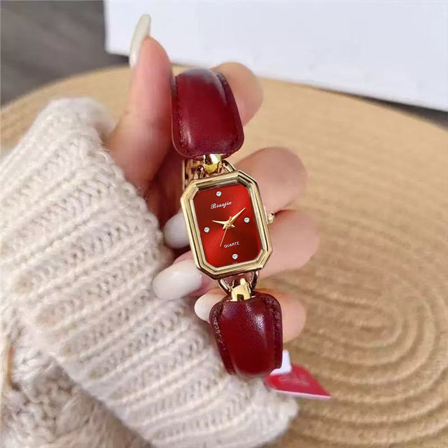 Fashion Leather Strap Watches for Women Precise Elegant Wrist Watches Minimalist Bracelet Watch Female