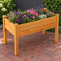 Grandes jardinières carrées surélevées en bois pour l'extérieur, pour usage domestique, design classique, pour fleurs, légumes et herbes.
