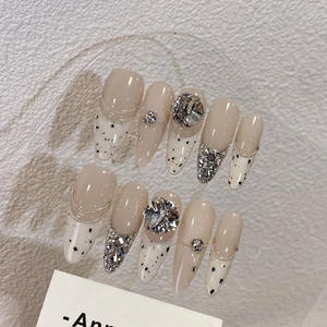 Qianya vente en gros étincelle presse sur les <span class=keywords><strong>ongles</strong></span> 10 pièces-<span class=keywords><strong>automne</strong></span> hiver papillon diamant <span class=keywords><strong>faux</strong></span> <span class=keywords><strong>ongles</strong></span> ensemble fait à la main de luxe pour les filles de la mode - Product Image 4