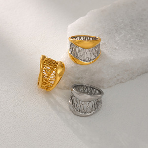 Anillo atrapasueños minimalista de acero inoxidable N & S para mujer, Joyería Moderna de banda hueca de moda chapada en oro de 18 quilates - Product Image 2