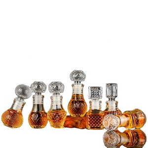 Ensemble de carafes miniatures en verre cristal haut de gamme avec motifs sculptés en 3D pour cadeaux de mariage, petites bouteilles de liqueur, vente en gros - Product Image 1