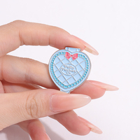 Épinglette en émail en forme de cœur scintillant, mignonne, jouets Pollys Pockets, poupées, broche, badge de revers, bijoux, cadeau pour filles, vente en gros