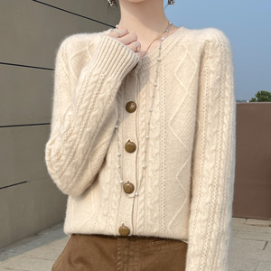 100% Reine Wolle Herbst Neue Koreanische Damen-Strickjacke mit Regulärem Ausschnitt Einfarbig Gedrehtes Zopfmuster Dicker <span class=keywords><strong>Cardigan</strong></span> Schlankmachender Pullover - Product Image 1