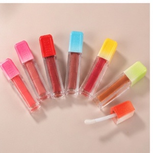 Gloss à lèvres végétalien longue tenue en gros pour filles, effet naturel, marque privée, style INS, lettrage en relief dégradé - Product Image 3