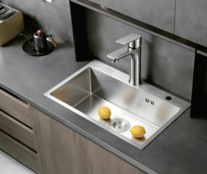 Évier de cuisine double en acier inoxydable SUS304 brossé satiné 820x450mm avec robinet 806 intégré - Product Image 2