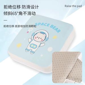Coussin de siège carré épais et respirant en soie glacée Space Bear pour enfants, idéal pour l'étude et les repas - Product Image 2