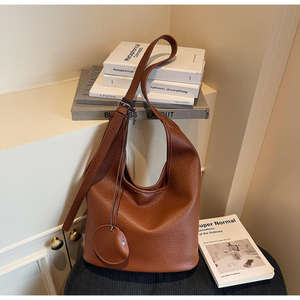 Sac à bandoulière simple de haute qualité en cuir PU avec doublure en polyester, grande capacité, fermeture à boucle - Product Image 3