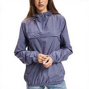 Chaqueta con Capucha Casual de Lujo Personalizada para Hombre, con Cuello Alto, Cierre Frontal, Logotipo Aplicado, Transpirable, Impermeable y Ecológica - Product Image 4