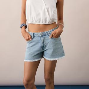 Shorts en jean taille haute pour femme, style streetwear, avec strass personnalisés, en denim bleu délavé – Grande Vente - Product Image 1