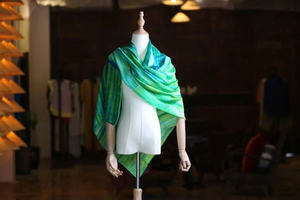 Écharpe d'hiver élégante, design jacquard, écharpe en soie et lin tissée, 70x180cm, impression à l'écran, qualité d'exportation pour femmes - Product Image 2