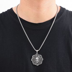 Yunnique Collar con colgante de acero de titanio con diseño de cara geométrica, joyería de moda unisex - Product Image 4