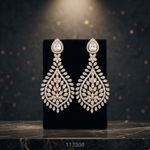 Boucles d'oreilles pendantes élégantes en laiton et cristal en forme de goutte Ping Bling pour femme, plaquées or, motif floral, ensemble de luxe pour mariée et mariage - Product Image 2