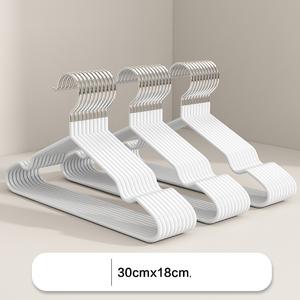 Perchas Metálicas Antideslizantes para Ropa, Ideales para Dormitorios Estudiantiles, Protegen los Hombros y No Dejan Marcas, para Niños y Adultos - Product Image 3