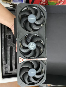 Carte graphique GIGABYTE GeForce RTX 5070 Eagle OC Ice SFF 12 Go GDDR7 192 bits PCI-E5.0 2587 MHz 3xDP2.1a pour station de travail - Product Image 2