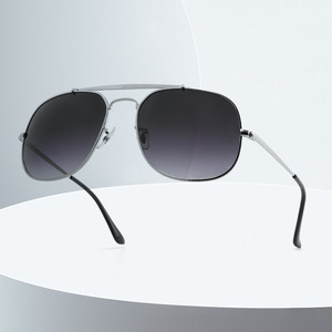 2025 nuevas gafas de sol cuadradas de alta calidad de doble puente de Metal parasol polarizado para <span class=keywords><strong>lentes</strong></span> ópticas Anti-UV para exteriores - Product Image 2