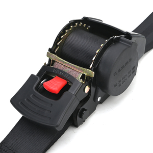 Sangle à cliquet rétractable de 2 pouces de largeur, à commande d'une seule main, avec poignée antidérapante pour la sécurité des remorques - Product Image 2