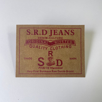 Étiquette personnalisée en papier kraft recyclable à faible MOQ, logo en relief, à coudre, imprimée, pour jeans