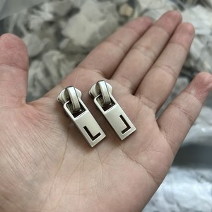 High Quality <strong>Custom</strong> Debossed Logo Hollow Out Metal <strong>Zipper</strong> <strong>Pull</strong> Factory Brand Metal Puller Charms Hanger <strong>Zipper</strong> Accessories - Product Image 1