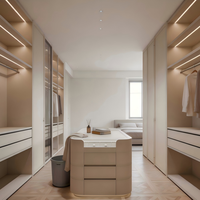 Ensemble de chambre à coucher de luxe personnalisé en MDF pour fille, avec dressing LED et îlot central fonctionnel, et armoire intégrée