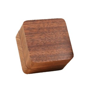 Mini joyero de madera de nogal de 5,6 cm x 5,6 cm x 4 cm, almacenamiento de madera maciza para anillos, pendientes y cabello de bebé - Product Image 2