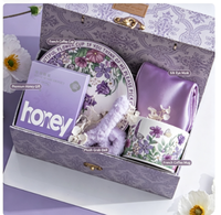 Coffret Cadeau Spa Floral Violet Lavande Vintage Élégant Wisteria – Tasse en Céramique, Savon Parfumé, Thé Oolong, Serviette Ours, Ensemble de Bain de Luxe