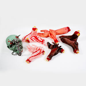 Pieds ensanglantés réalistes de faux pieds d'Halloween pour les décorations de fête d'Halloween - Product Image 2