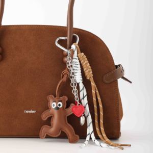 2025 Sản Phẩm Mới Vui Tươi Gấu Nâu Móc Chìa Khóa Với Trái Tim Và Ngôi Sao Điểm Nhấn Trang Trí Tua Sợi Dây Mặt Dây Chuyền Túi Quyến Rũ - Product Image 6