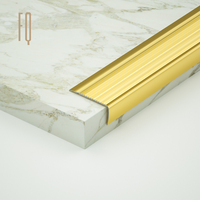 Bande décorative de plancher en forme de L en aluminium de conception moderne bande de perlage à angle droit pour l'alliage d'aluminium durable d'escalier