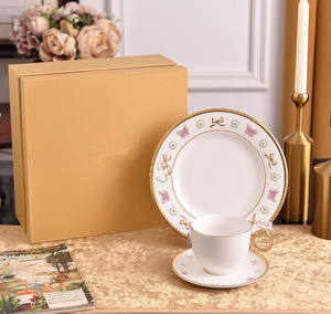 Ensemble de tasses et d'assiettes à dessert et à thé de l'après-midi en porcelaine blanche de luxe avec relief de papillon peint à la main de 8 pouces pour mariage - Product Image 1