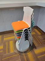 Chaise de bureau ergonomique à dossier haut avec design moderne à dossier ailé, hauteur réglable, en PU et plastique