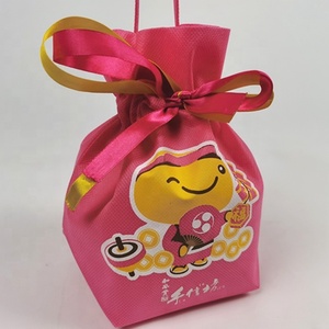 Custom <strong>Small</strong> <strong>Christmas</strong> <strong>Gift</strong> <strong>Bags</strong> Custom Logo Red Mini Velvet Drawstring <strong>Bags</strong> Logo Drawstring <strong>Bag</strong>